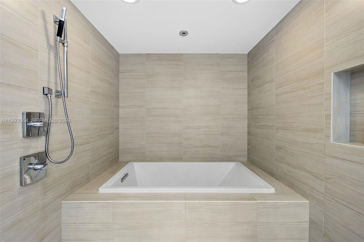 Building Photo - 1180 N Federal Hwy