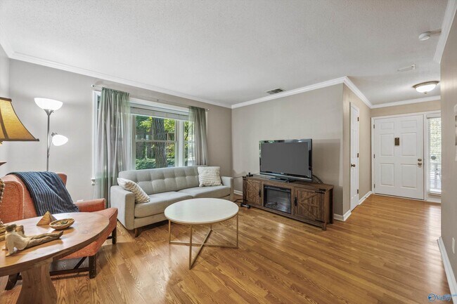 Building Photo - 2134 Greenwood Pl SW