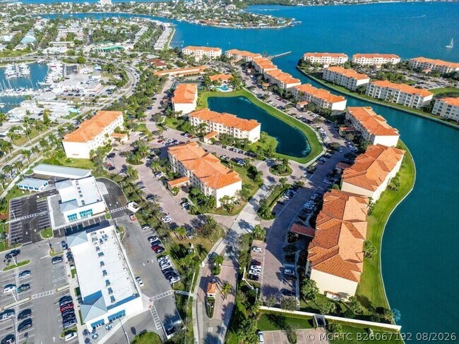 Building Photo - 6 Harbour Isle Dr E