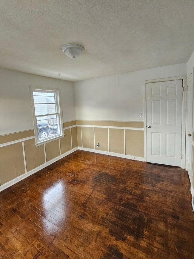 Building Photo - Pending:  Freshly Painted 3-Bedroom, 1-Bathroom Home – $1,350/Month | 1,760 Sq. Ft. | Accepting S...