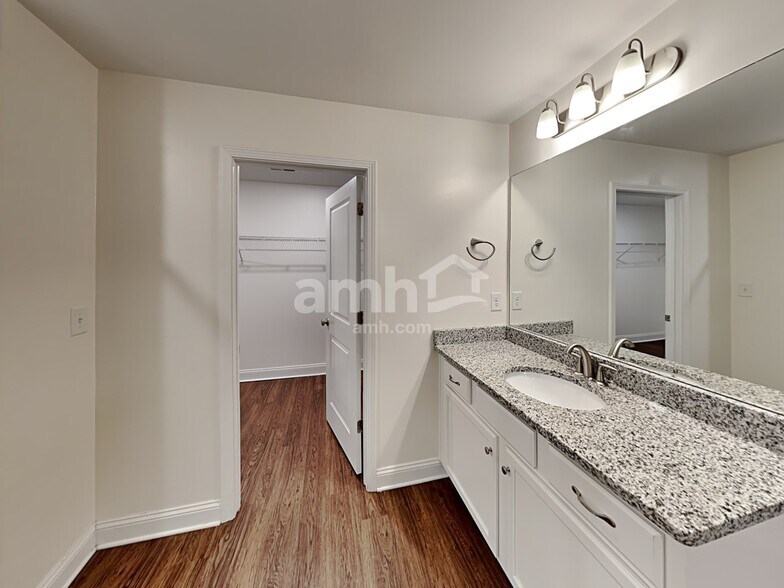 Building Photo - 1362 Weatherbrook Cir