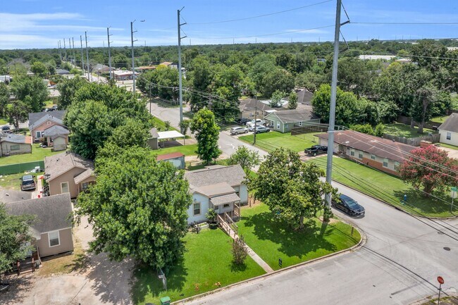 Building Photo - 7304 Kinney St