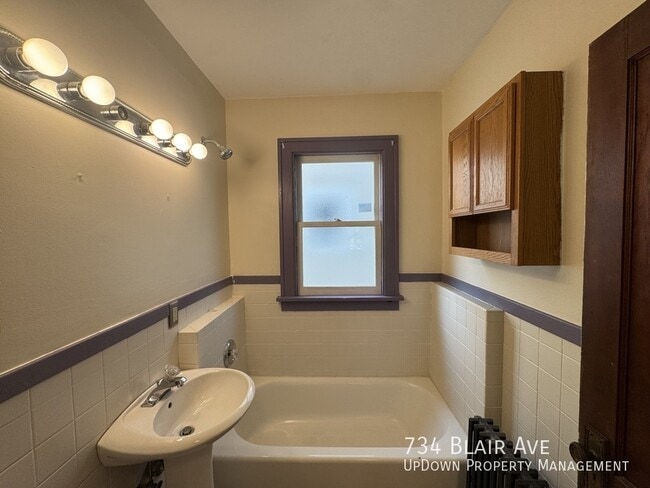 Building Photo - 734 Blair Ave