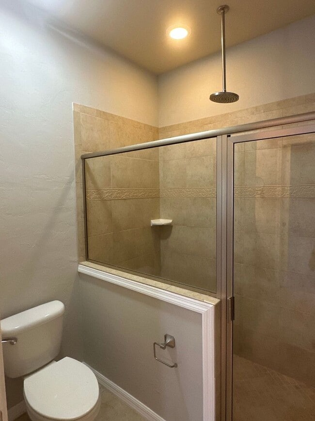 Building Photo - Sublease!   Lovely End Unit in Villas of West End LOOK!