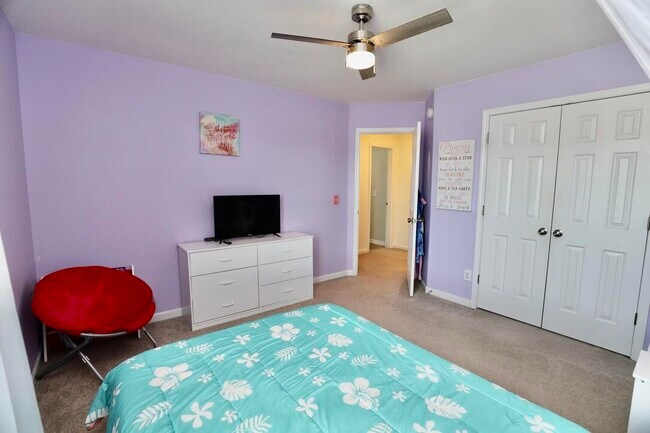 Building Photo - 3260 Matthews Dr