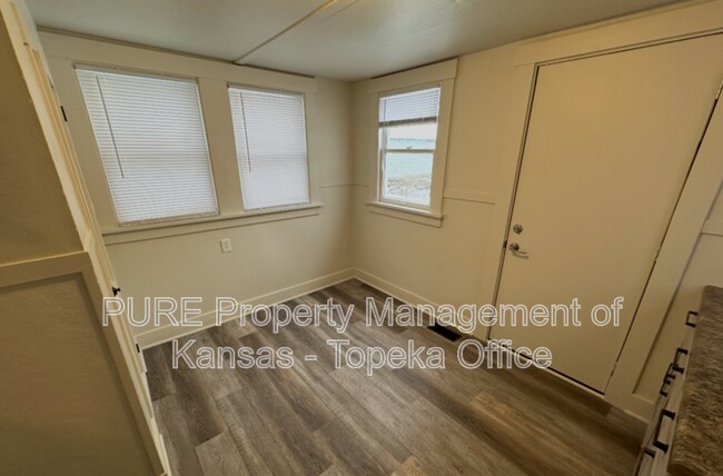 Building Photo - 939 SW Jewell Ave