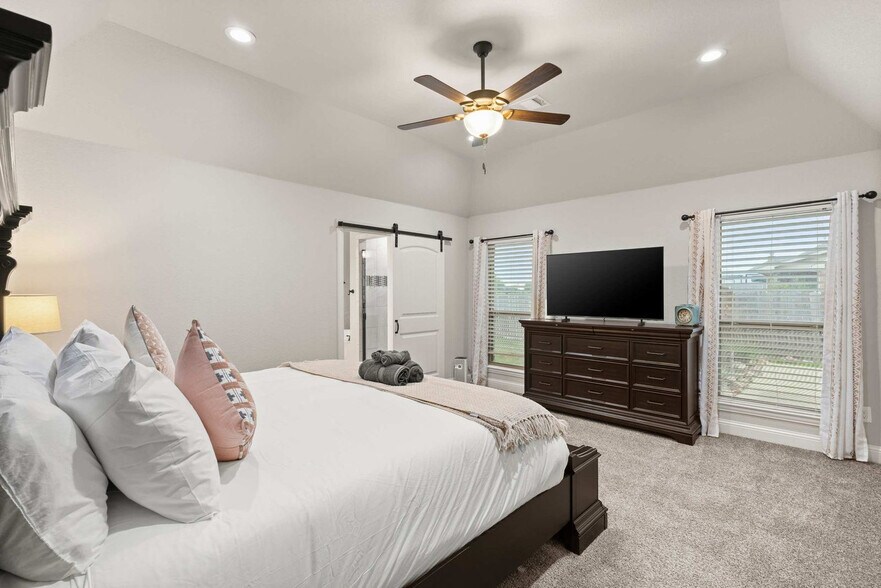 Building Photo - 206 S Meadow Dr