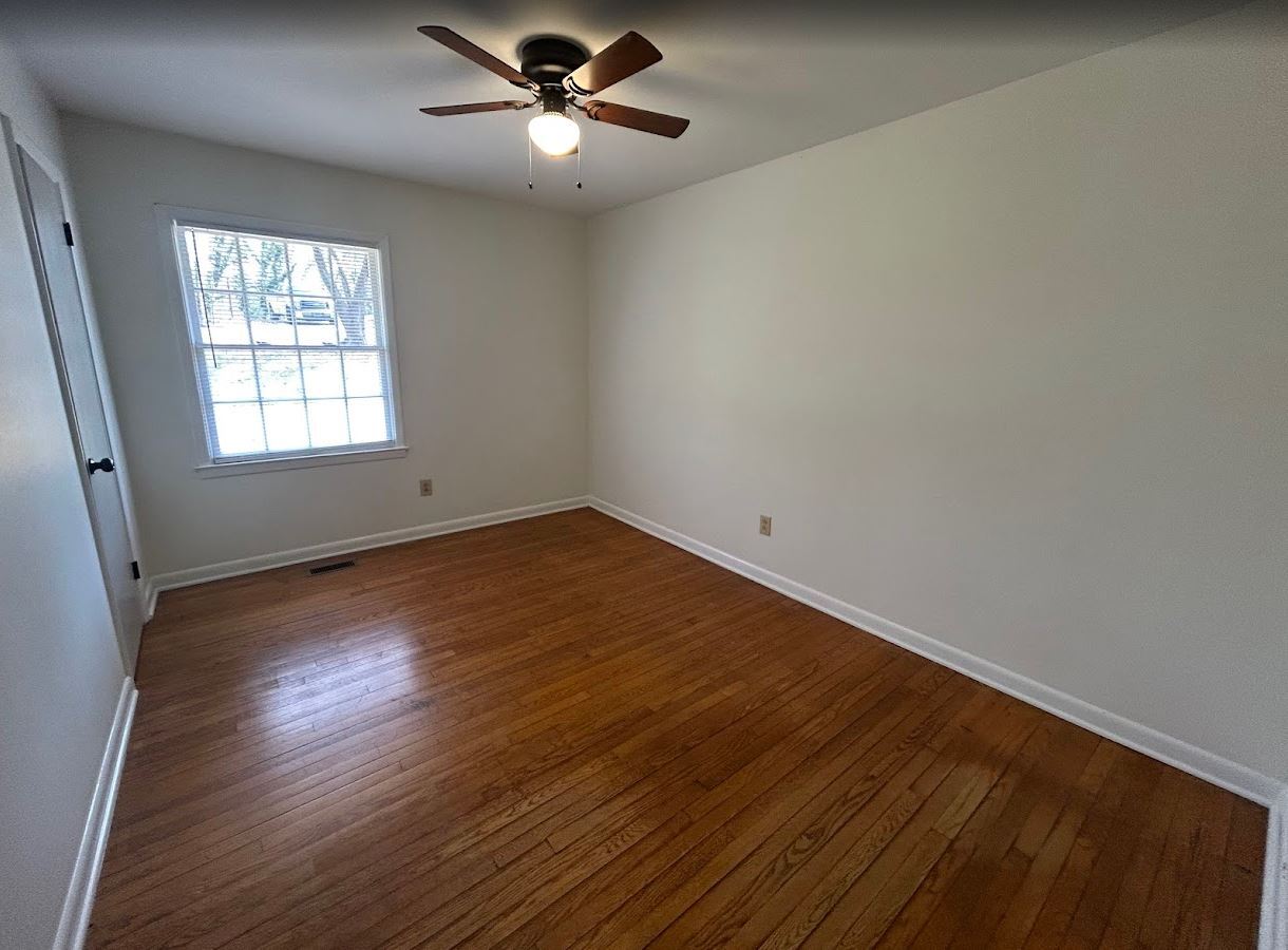 Building Photo - 3013 Scenic Dr