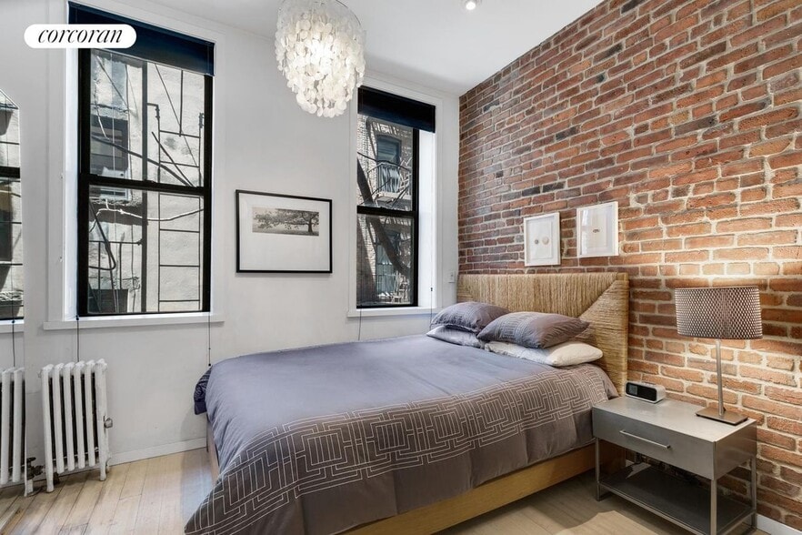 Building Photo - 105 Thompson St