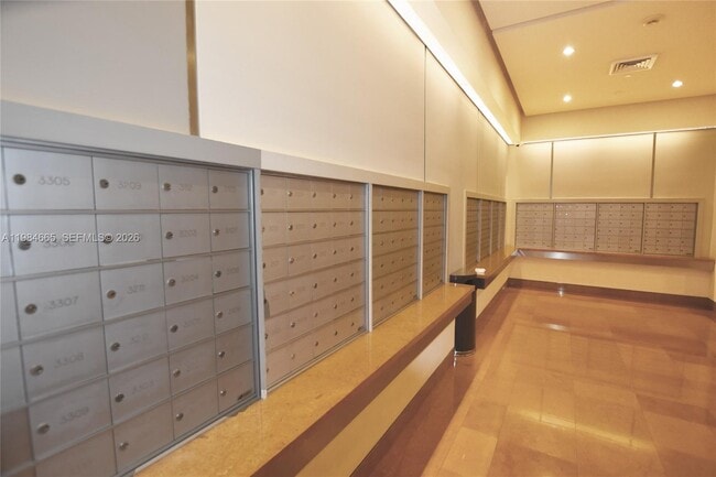 Building Photo - 801 Brickell Key Blvd