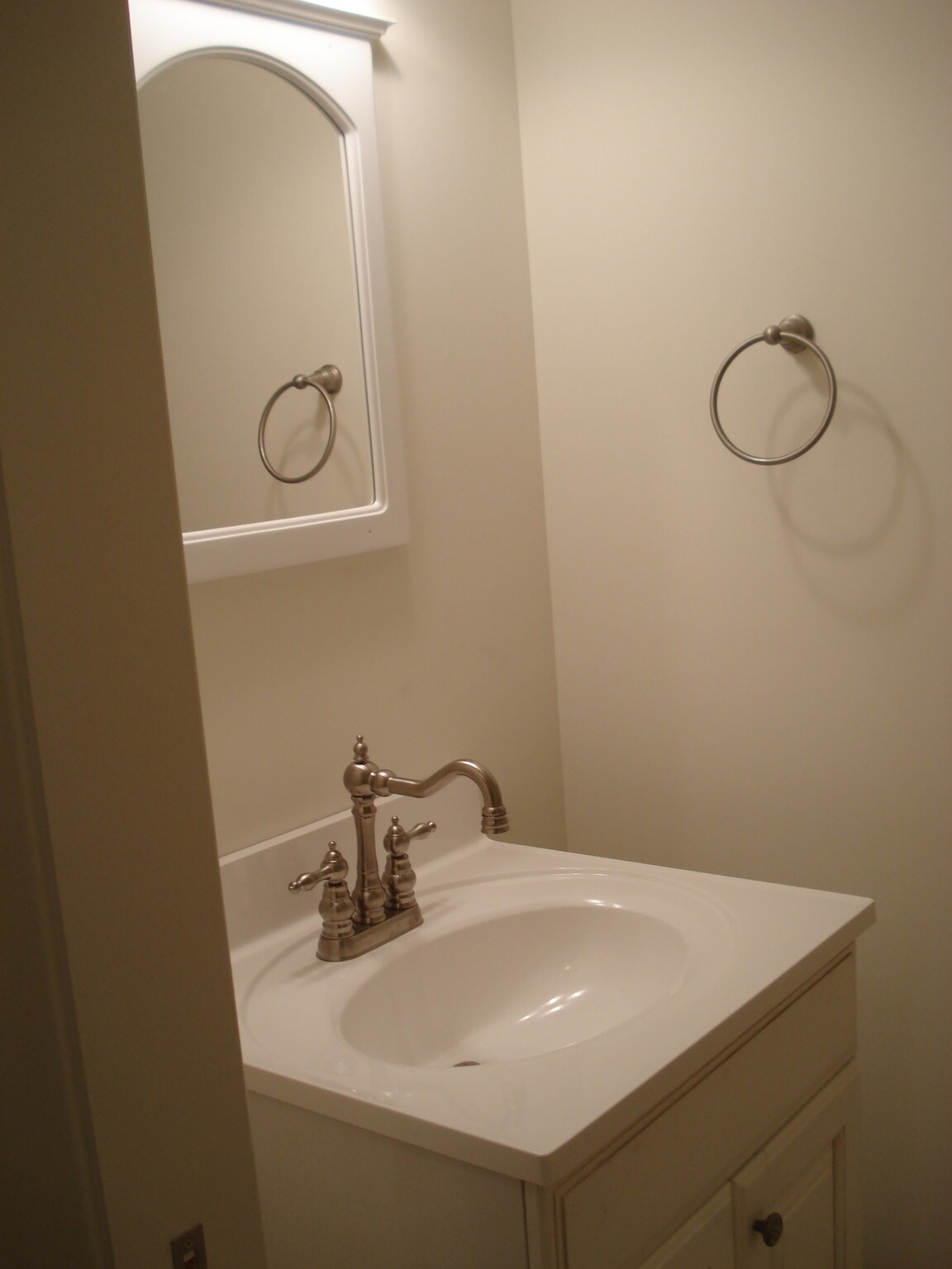 1/2 bath - 7 Carlisle St