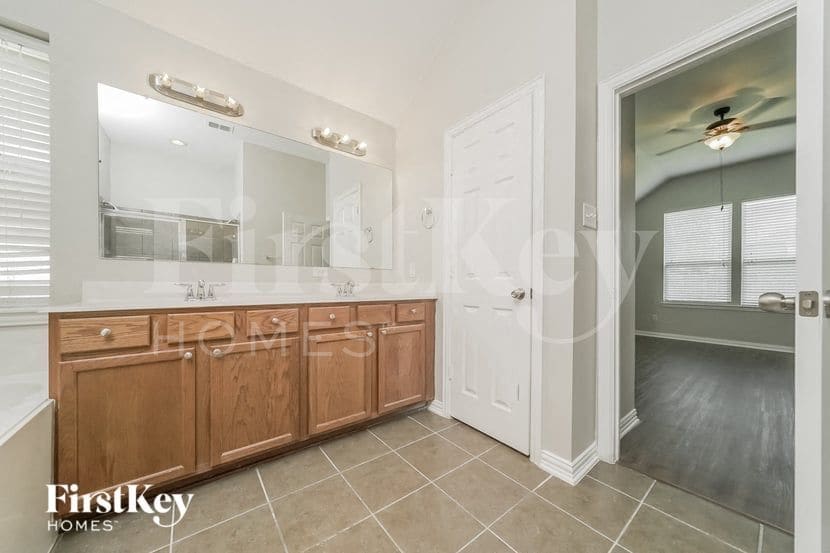 Building Photo - 1521 Toucan Dr