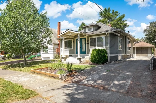 Building Photo - Tree House