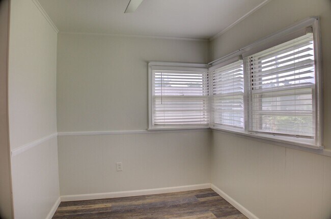Building Photo - Well Maintained Midtown Home
