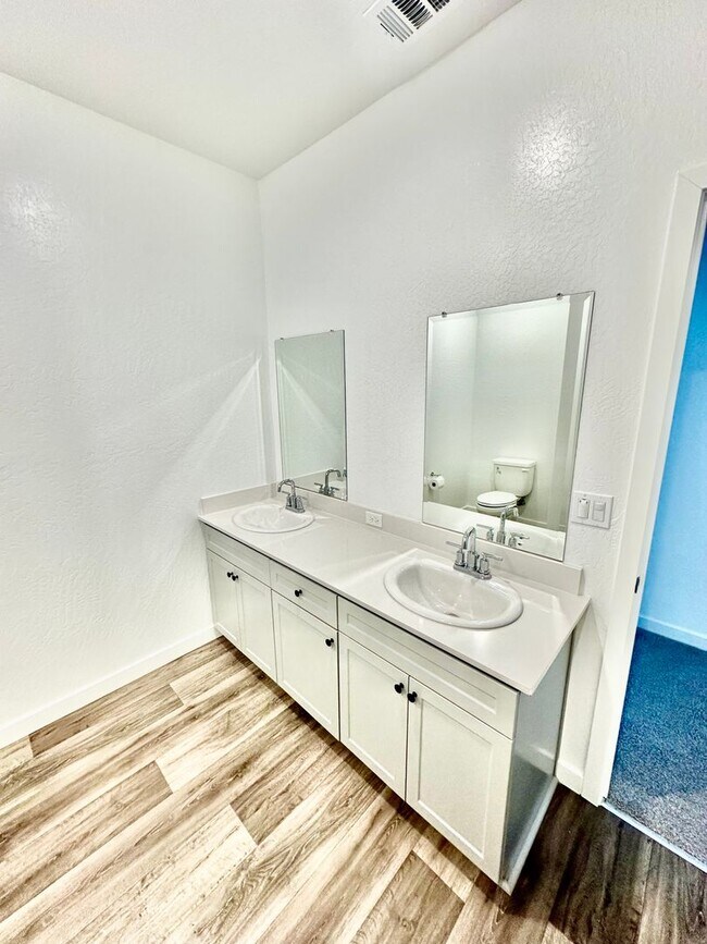 Building Photo - Newly-Built NextGen 5 bed 3.5 bath Lennar ...