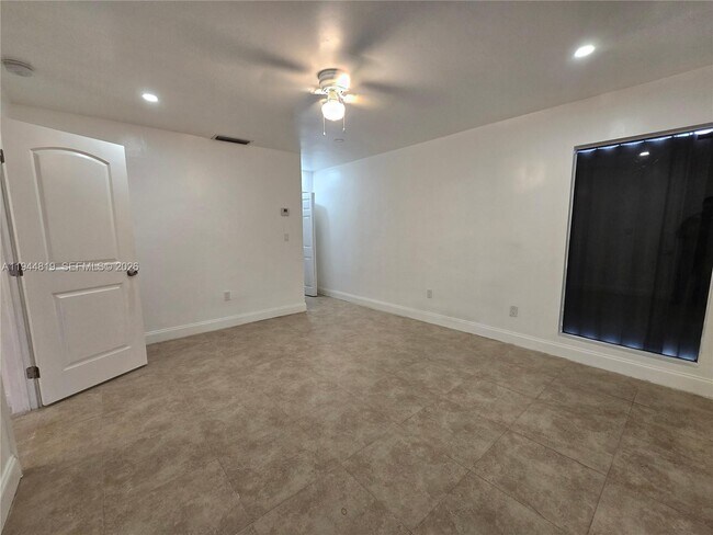 Building Photo - 2957 SW 36th Ct