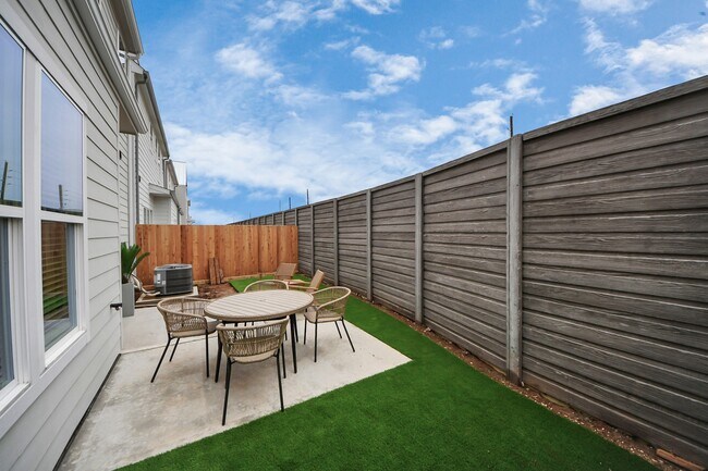 Building Photo - 22018 Norwood Groves Dr