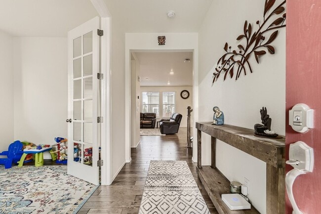Building Photo - **** SPECIAL OFFER: 1 Month Rent FREE, if lease by July 1st week ****** Beautiful 4 bed, 4 bath h...