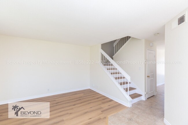 Building Photo - *** HIGHLY DESIRED 3BED/2.5BATH  HILLSBORO...