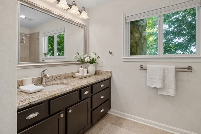 Building Photo - 603 A St