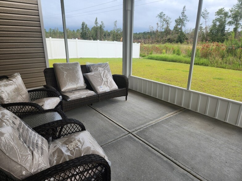 Building Photo - 271 Chestnut Dr