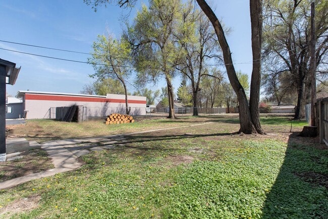 Building Photo - 3 Bedroom Bungalow in Fort Collins