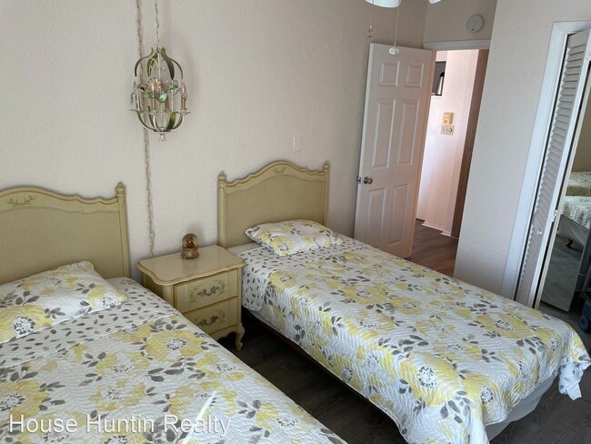 Building Photo - 1 br, 1 bath House - 4358 TAHITIAN GARDENS...