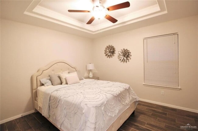 Building Photo - 807 Cathedral Hl