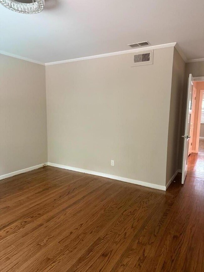 Building Photo - 1508 Davis Dr