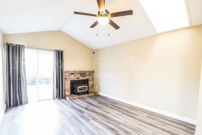 Building Photo - 2412 Pecan St