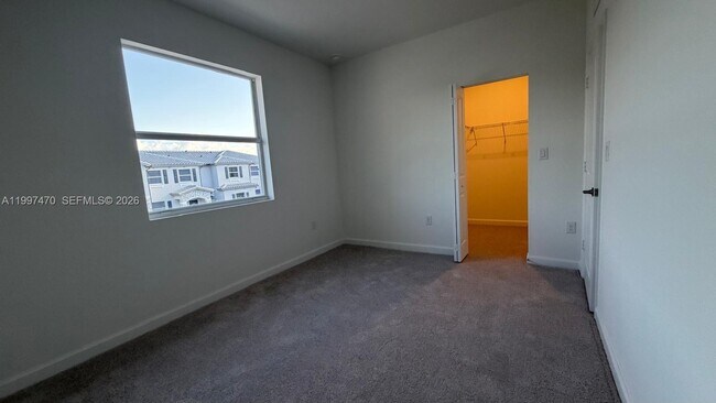 Building Photo - 1077 SE 2nd St