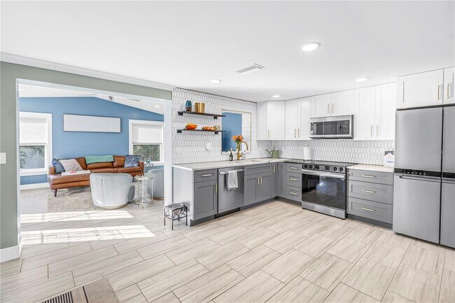 Building Photo - 354 74th Ave NE