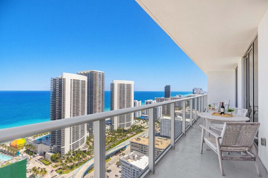 Building Photo - 4010 S Ocean Dr