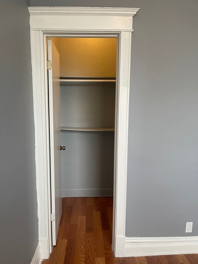 Building Photo - 2532 S Albany Ave