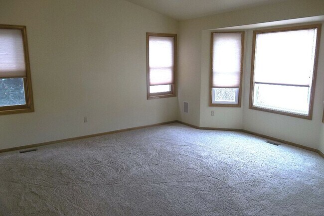 Building Photo - Traditional Elegance with Room to Grow in ...