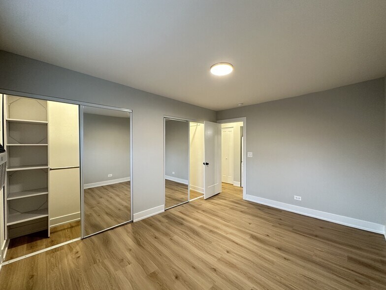 Building Photo - 531 W Aldine Ave