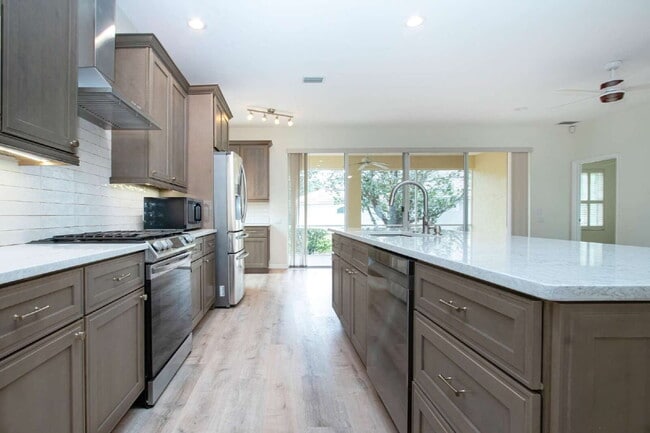 Building Photo - 8419 Whispering Woods Ct