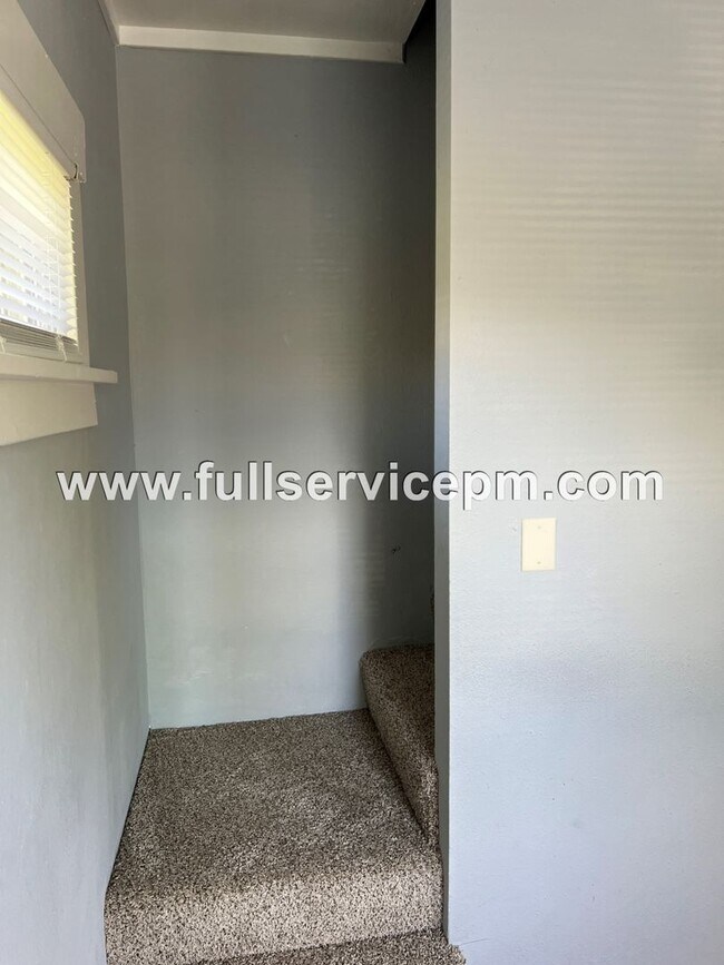 Building Photo - Wonderful corner lot home.