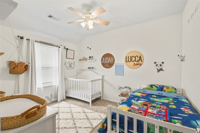 Building Photo - 913 Freesia Dr