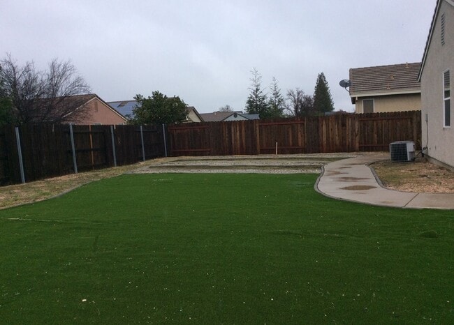 Building Photo - Charming 3-Bedroom Home in Desirable Plumas Lake Neighborhood