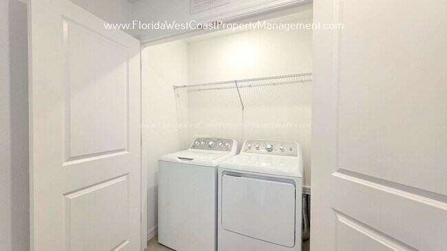 Building Photo - OUTSTANDING BRAND NEW TOWNHOME MOVE IN READY! AZARIO TOWNHOMES LWR !