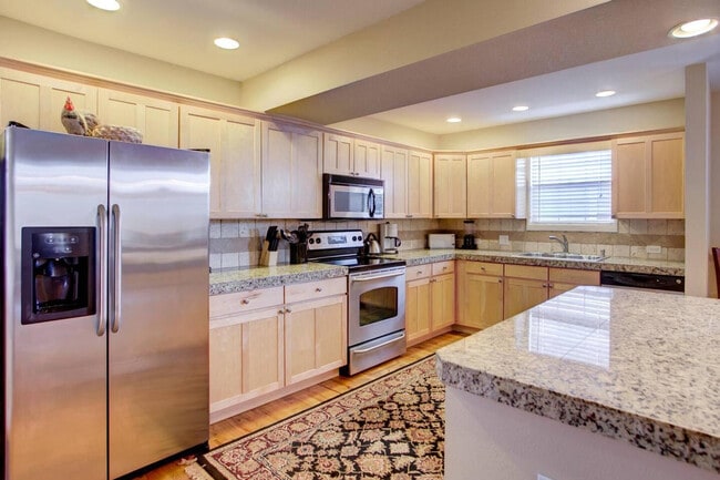 Building Photo - 2102 S Sherman St