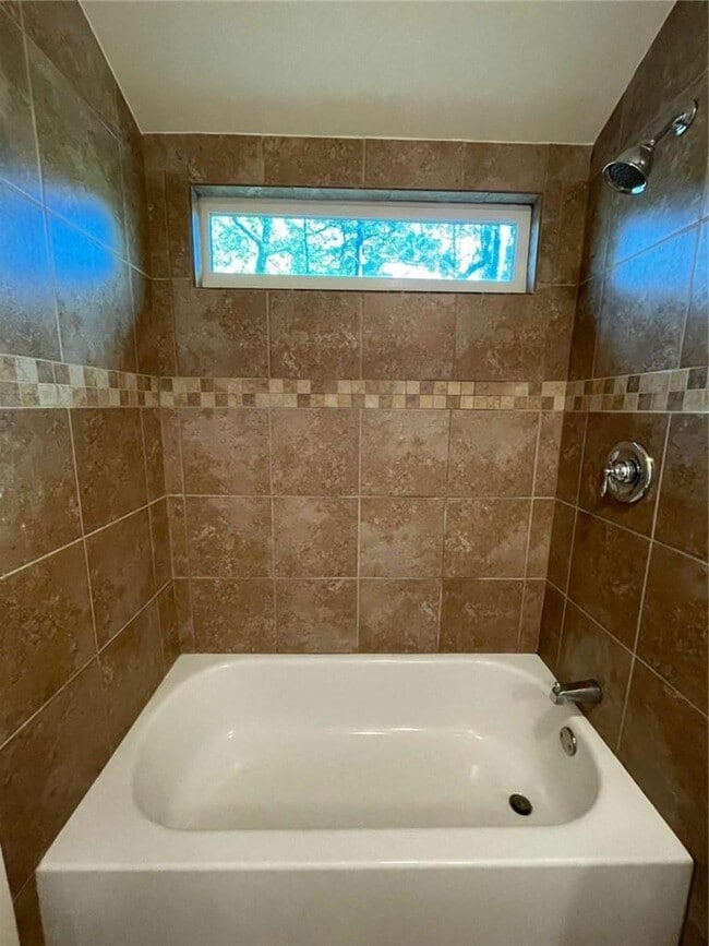 Building Photo - 1378 Greencrest Ct SW