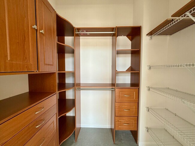 Building Photo - 850 E Main St