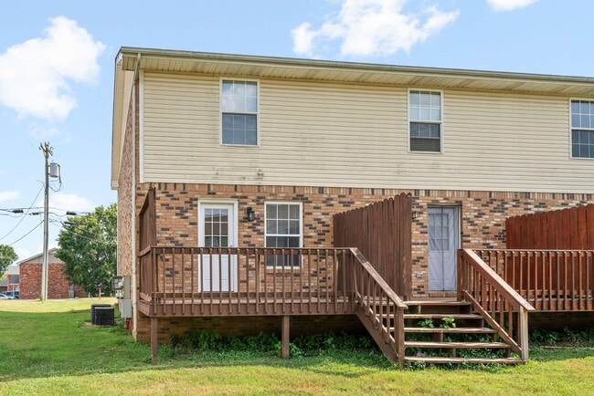 Building Photo - 2 Bedroom Pet Friendly Condo For Rent Near...