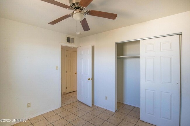 Building Photo - 1302 S Triviz Dr