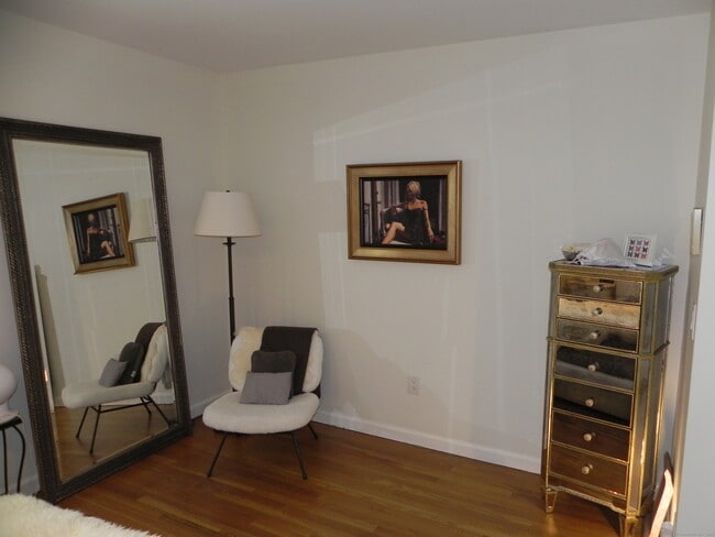 Building Photo - 24 Birchside Dr