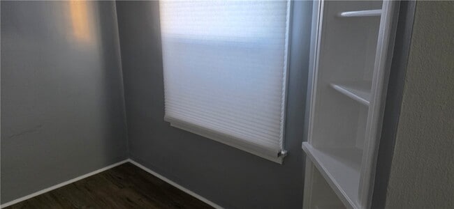 Building Photo - 3304 N Mountain View Ave