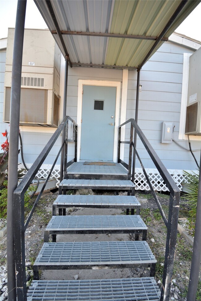 Building Photo - 9224 Canniff St