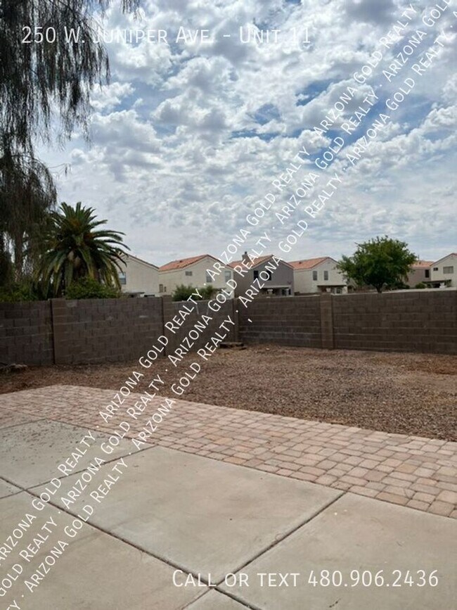 Building Photo - 250 W Juniper Ave